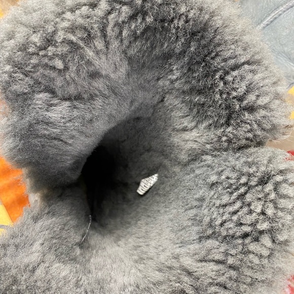 Ugg Grey Bailey 3 Button Boots Size 6 - Picture 9 of 13